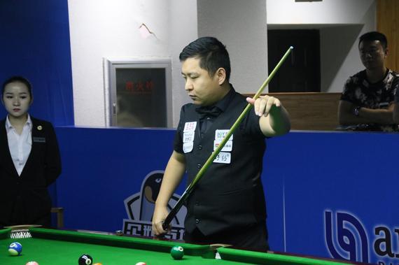 的表现充满 的表现充满